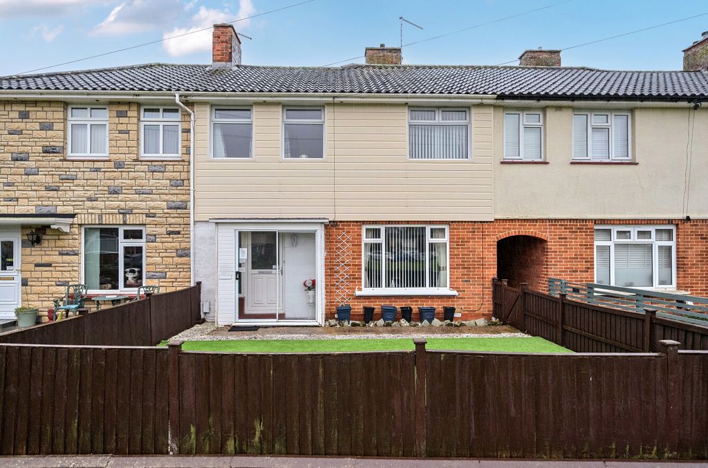 Property photo 1 of 8 1399712-22-696627...