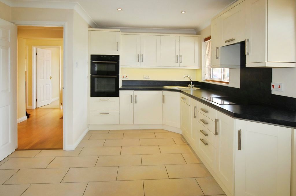 Property photo 2 of 13 Kitchen