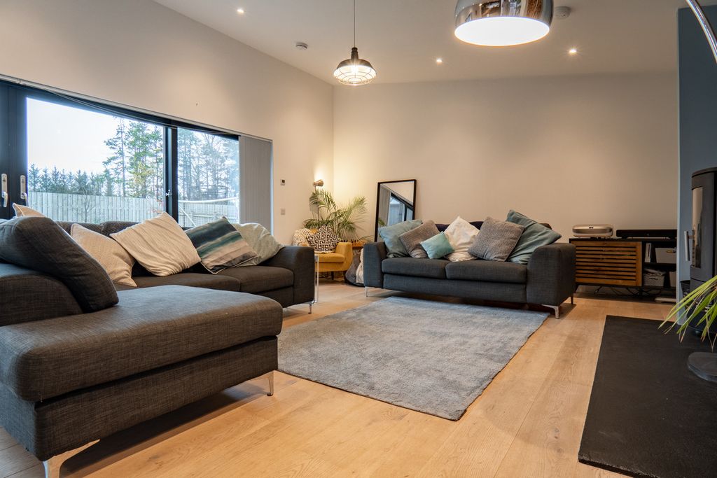 Property photo 3 of 50