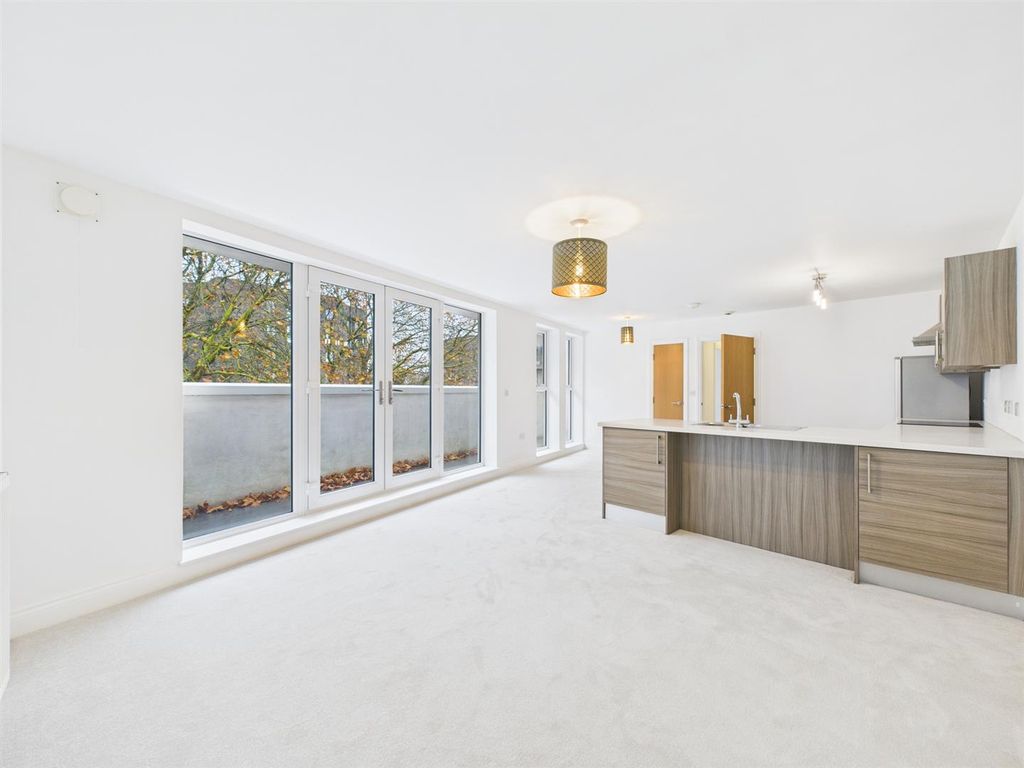 Property photo 3 of 15 Cam02885G0-Pr0506-Still015.Jpg