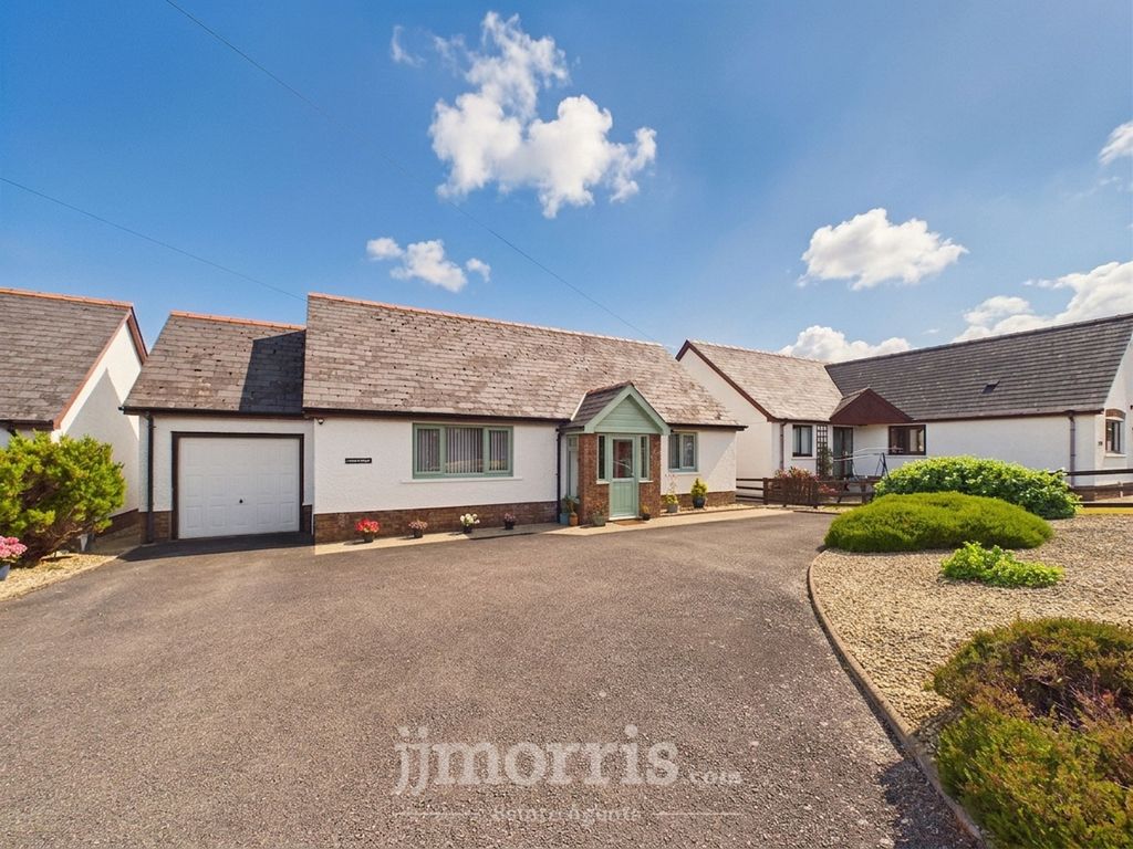 Property photo 1 of 32
