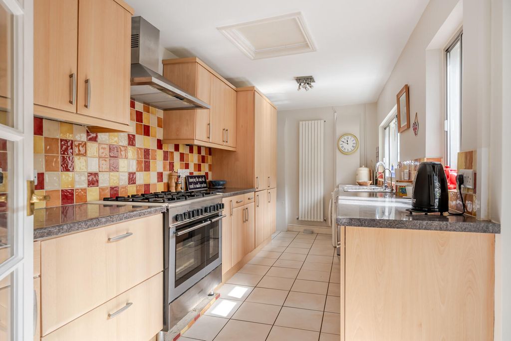 Property photo 3 of 21 Kitchen