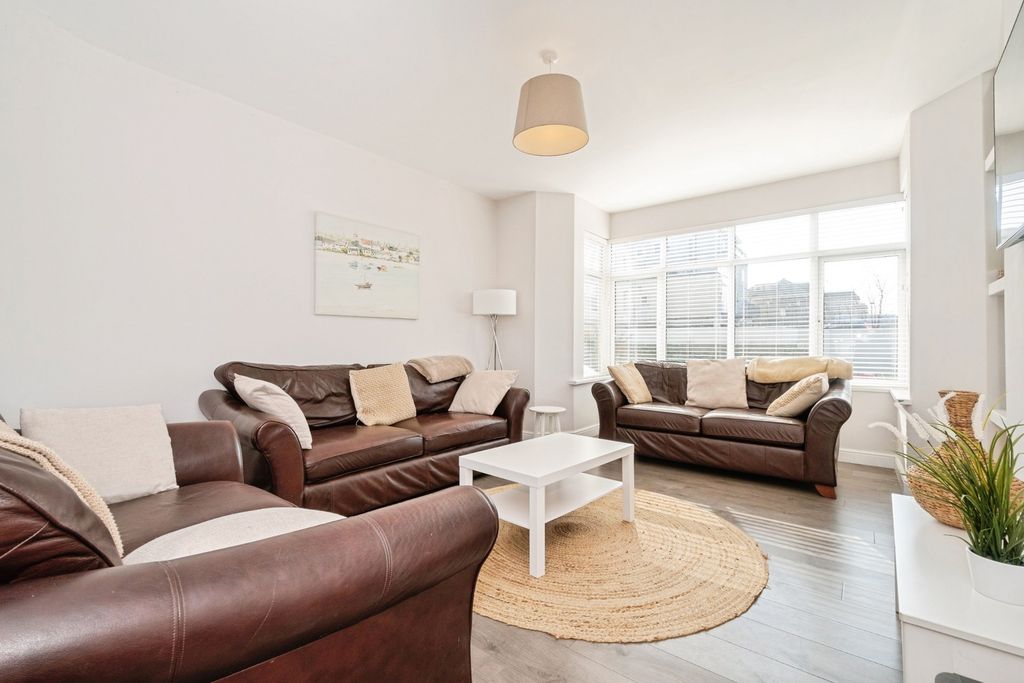 Property photo 2 of 34 Lounge Area