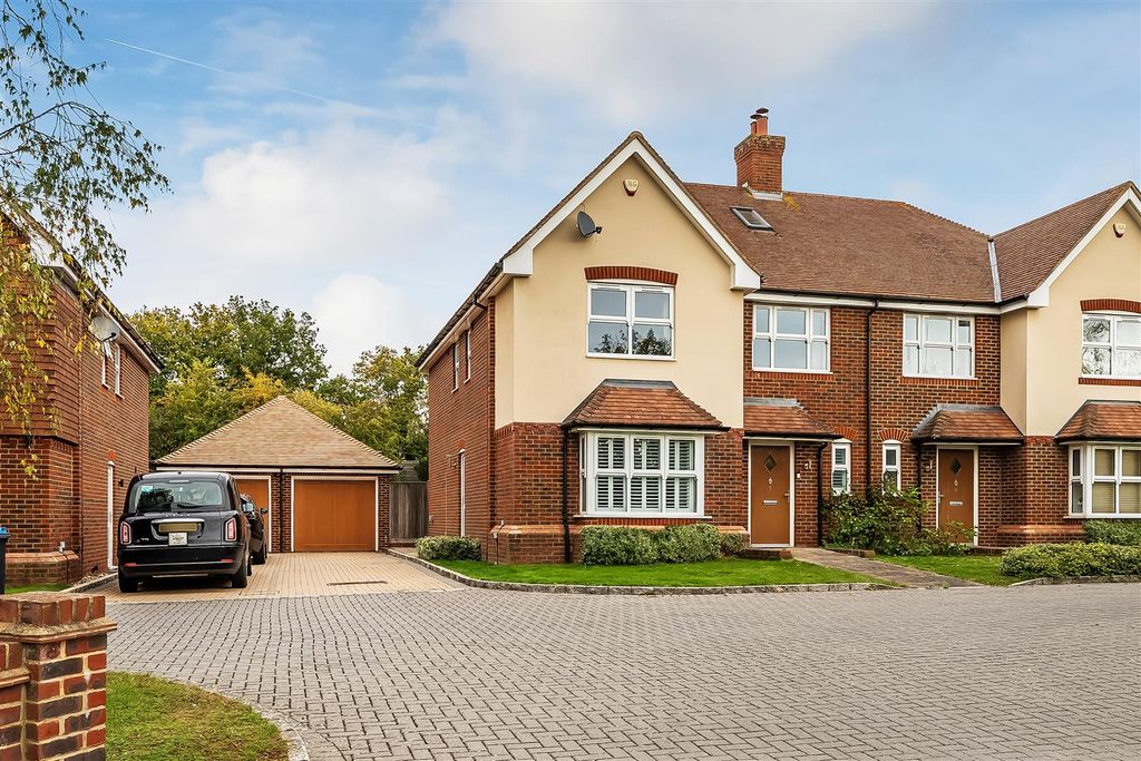 Property photo 1 of 44 5-Gainsford-Place-46.Jpg