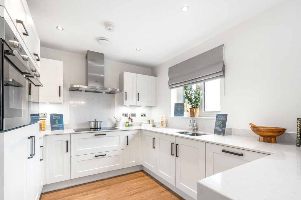 Property photo 3 of 14 Kitchen