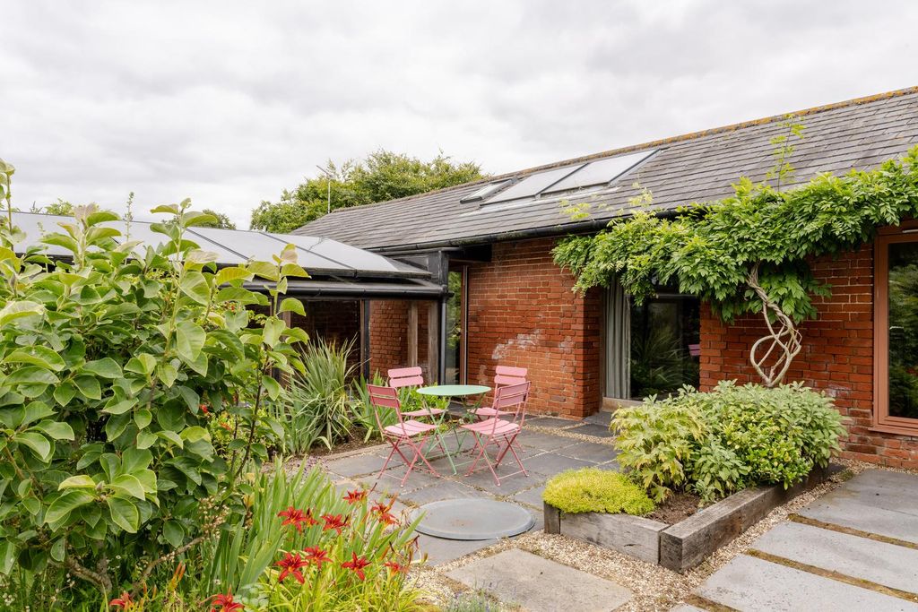 Property photo 2 of 31