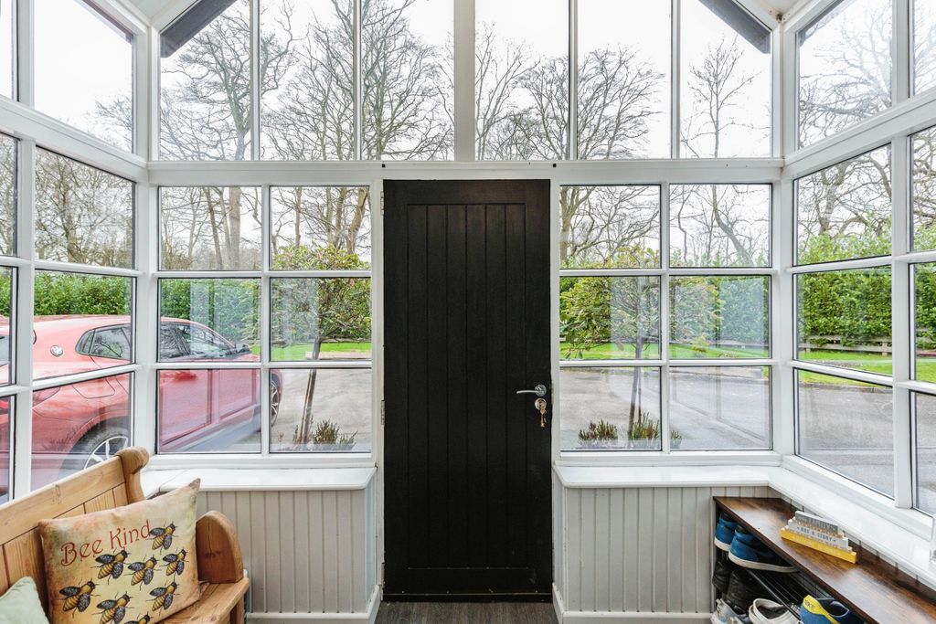 Property photo 2 of 41 Entrance Porch