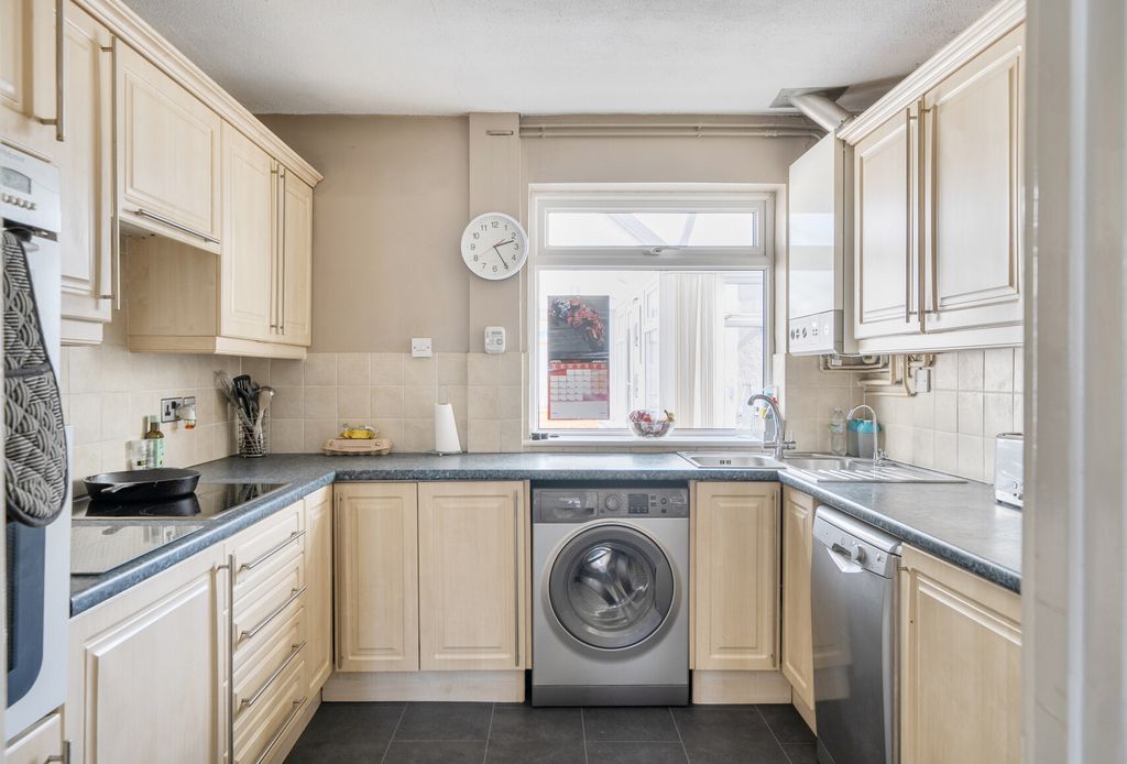 Property photo 3 of 13 1437690-13-69d268...