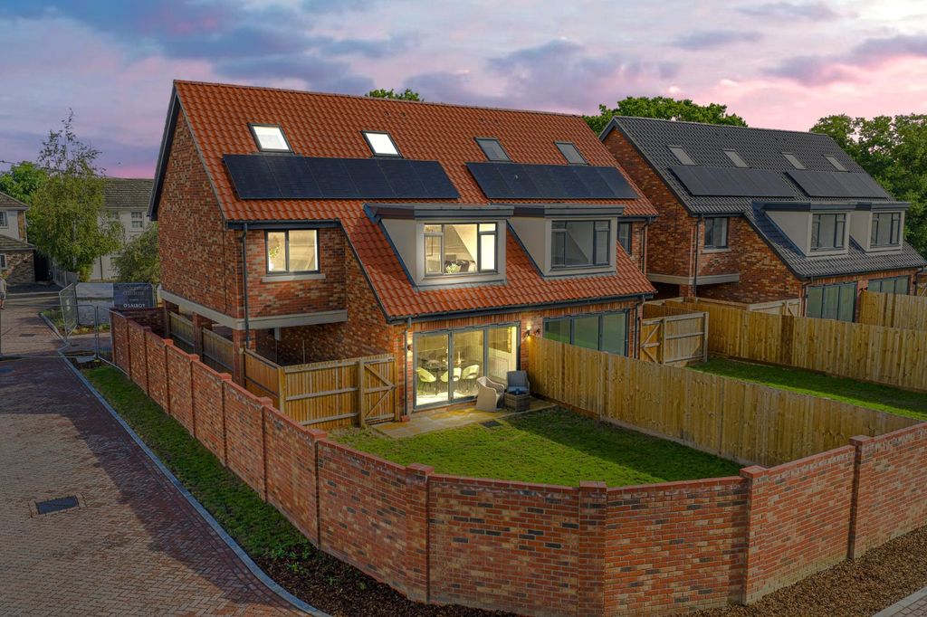 Property photo 1 of 40 Picture No. 23