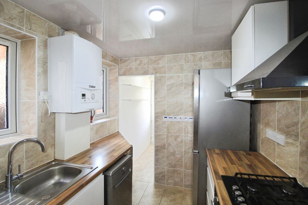 Property photo 1 of 13 One Bedroom Ground Floor Maisonette To Rent