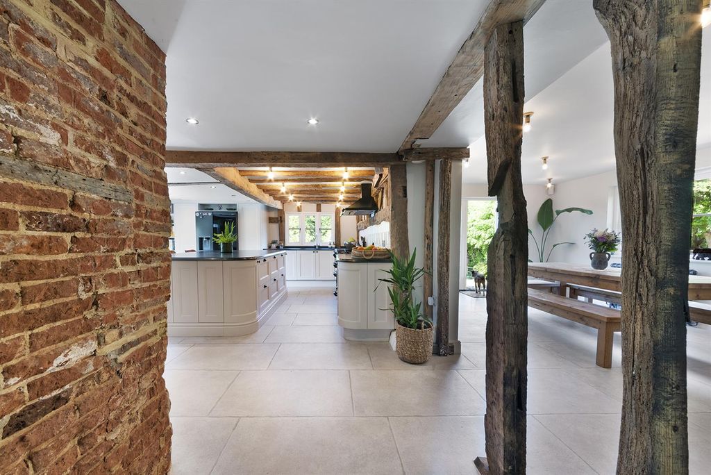 Property photo 3 of 32 Church End, 11-75.Jpg