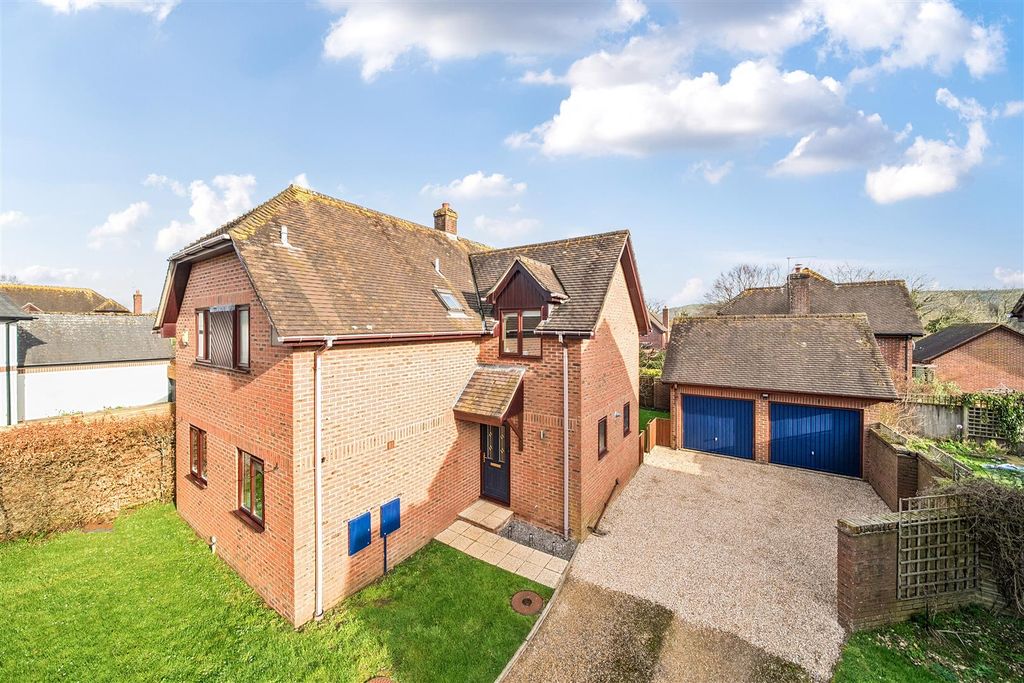 Property photo 1 of 22 Elevated Front Aspect