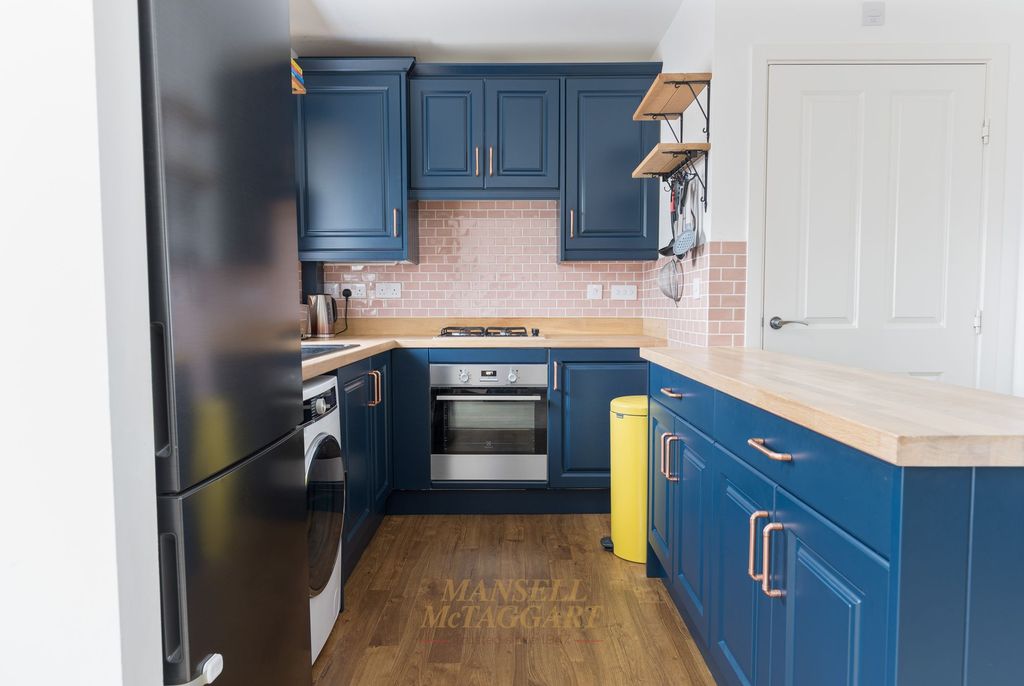 Property photo 2 of 21