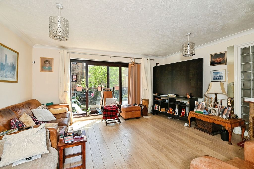 Property photo 3 of 17 Sitting Room