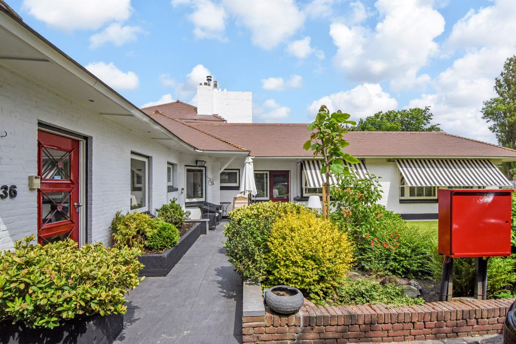 Property photo 2 of 52