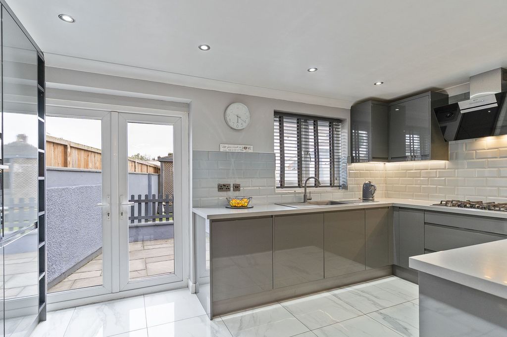 Property photo 2 of 24