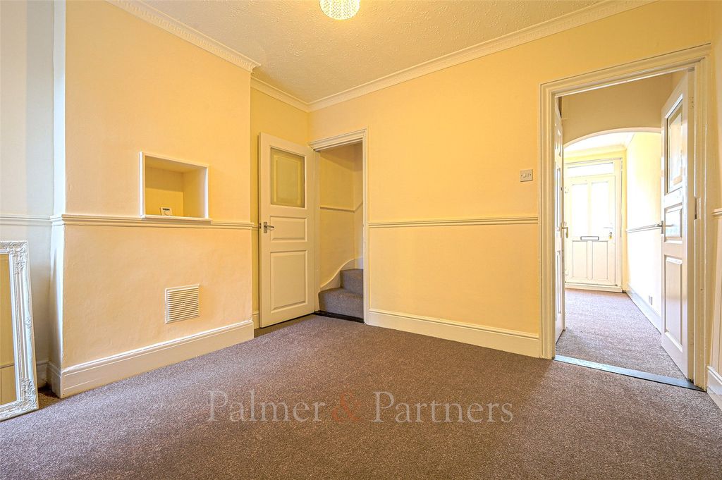 Property photo 2 of 9 Picture No. 11