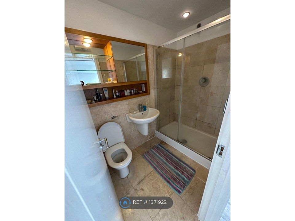 Property photo 2 of 9 Bathroom