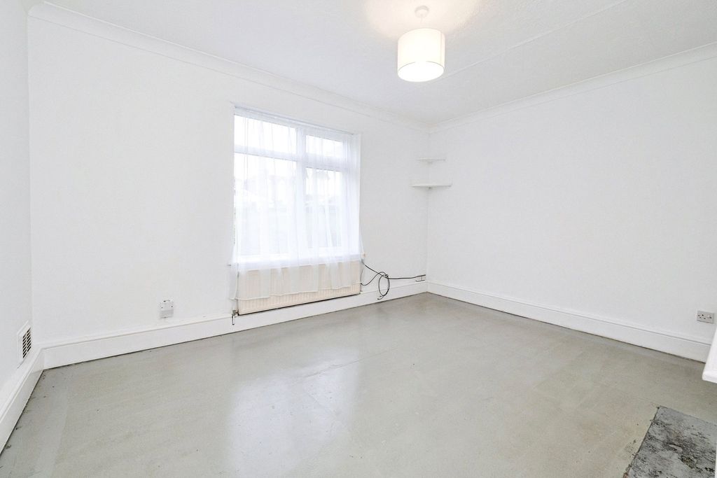 Property photo 3 of 11 Pbox-Img.Jpg