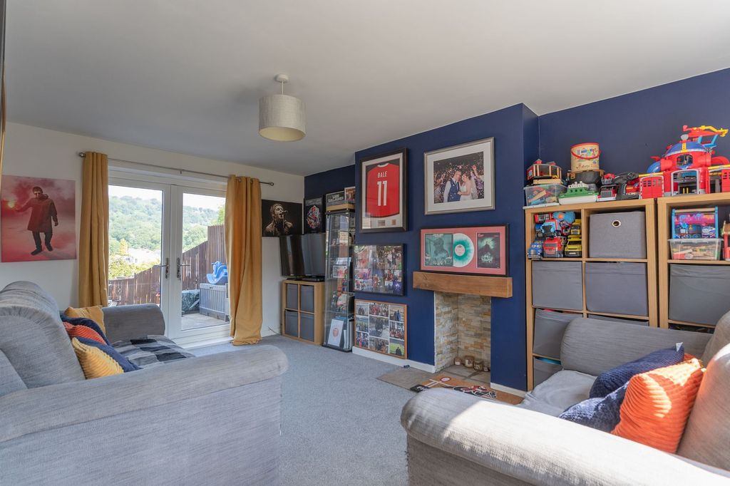 Property photo 3 of 21