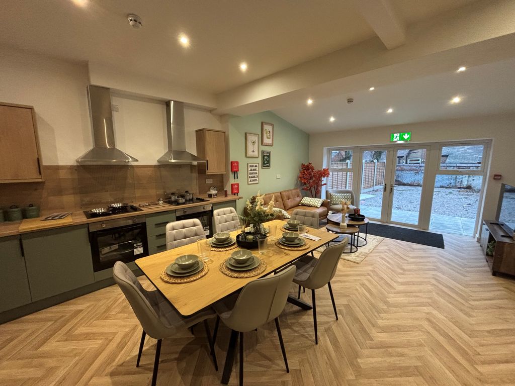 Property photo 3 of 5 Kitchen/Lounge