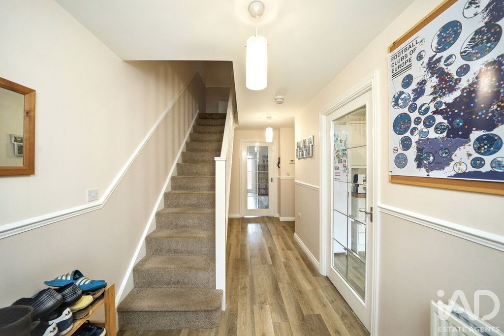 Property photo 2 of 41