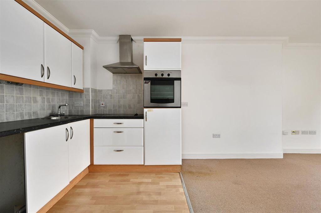 Property photo 2 of 14 17 Brooklands Lodge-Tn402Hj (2).Jpg