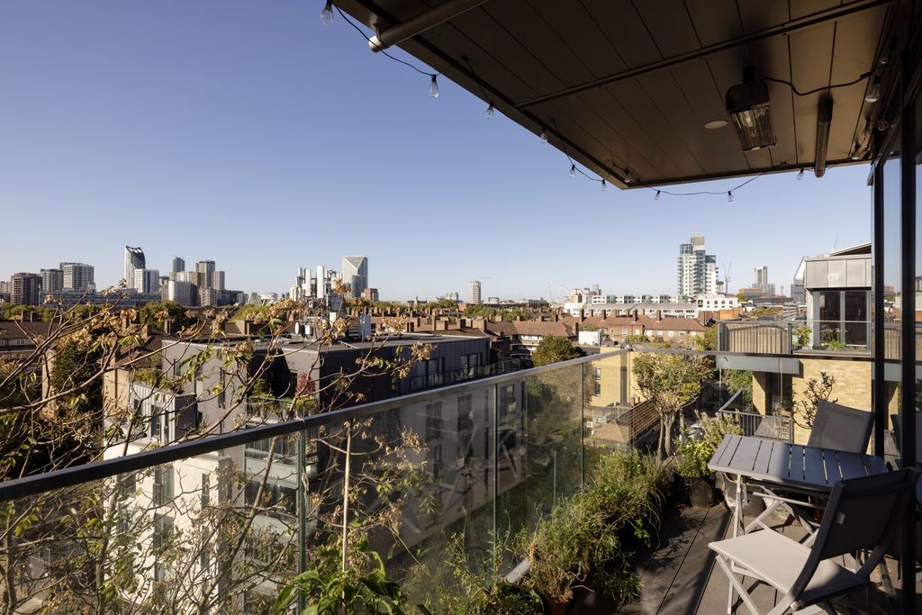 Property photo 3 of 17