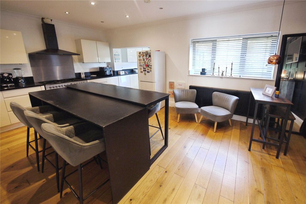Property photo 2 of 20 Kitchen/Dining Room