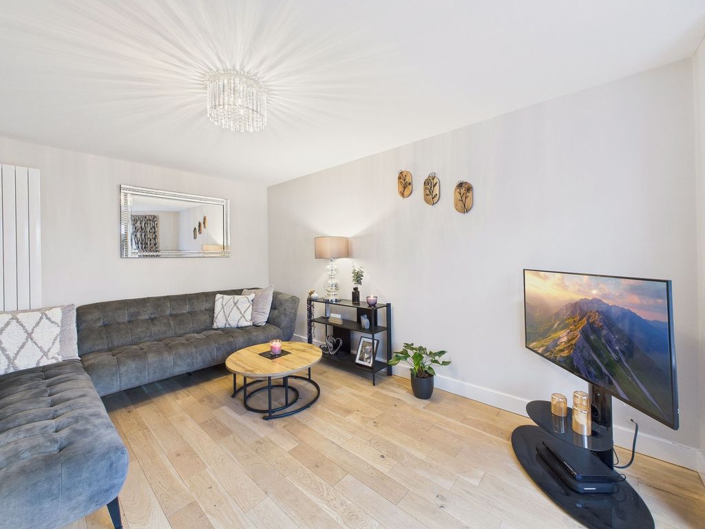 Property photo 3 of 15 Lounge