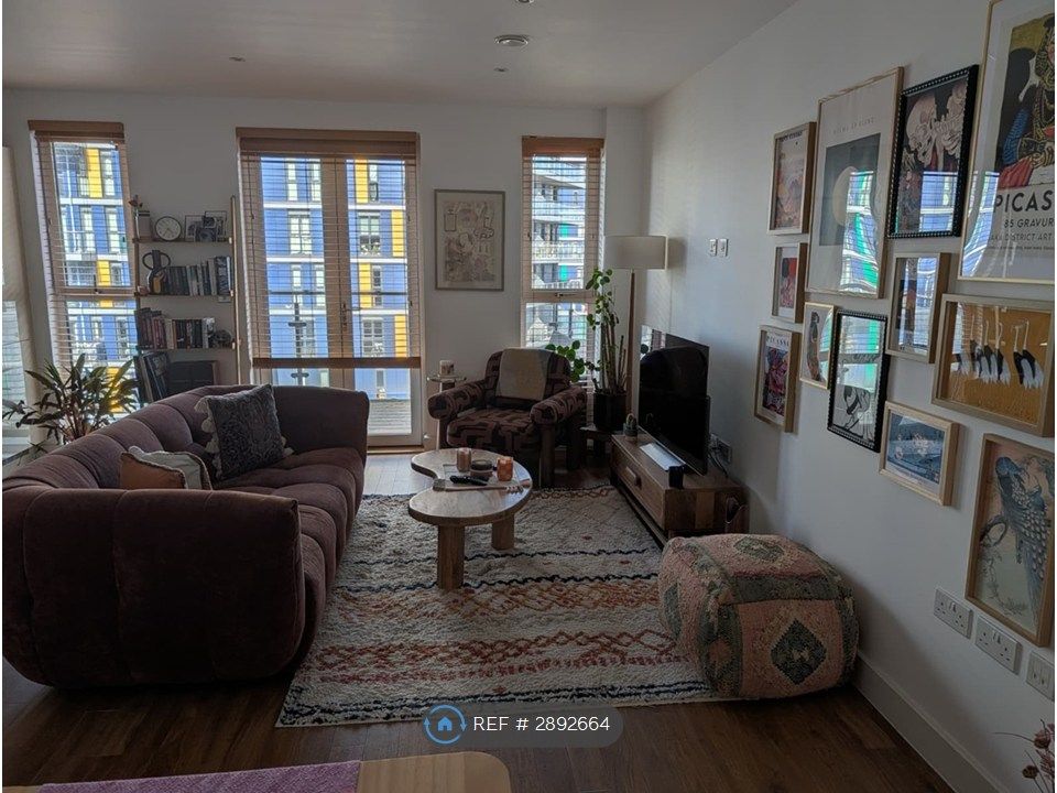 Property photo 3 of 16 Living Room