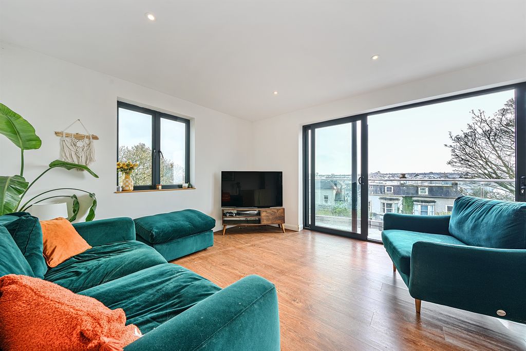 Property photo 3 of 23