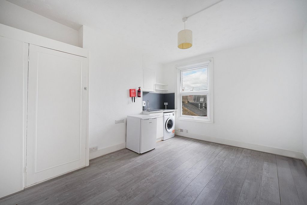 Property photo 3 of 6 _Akp9490