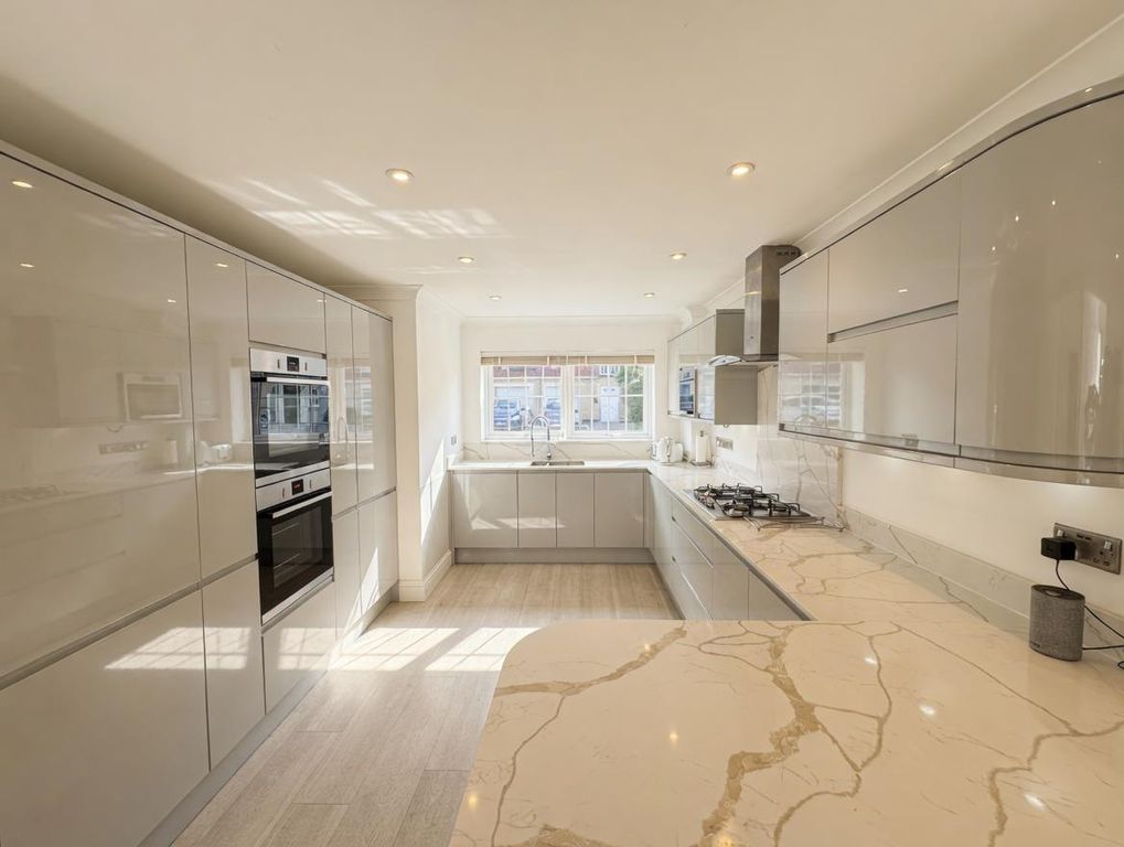 Property photo 2 of 19 Cdpxo.Jpg
