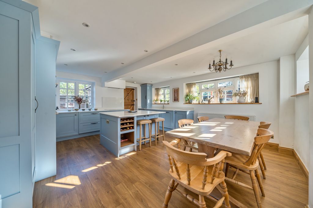 Property photo 3 of 19