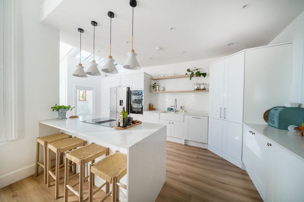 Property photo 3 of 30 1389448-1-695Bd98...