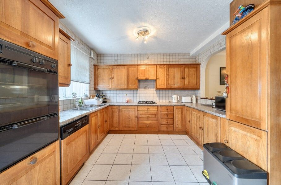 Property photo 2 of 23