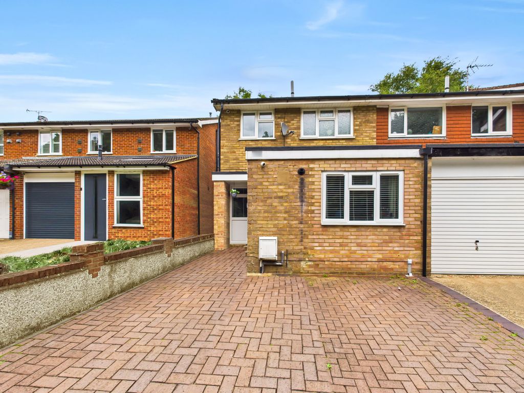 Property photo 1 of 12 Cam01354G0-Pr0570-Still021