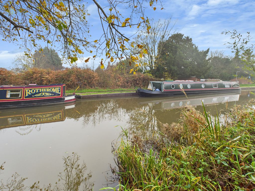 Property photo 3 of 34