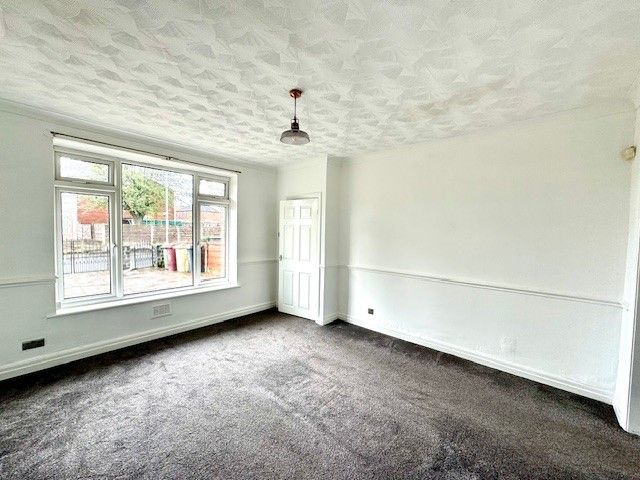 Property photo 1 of 12 Lounge