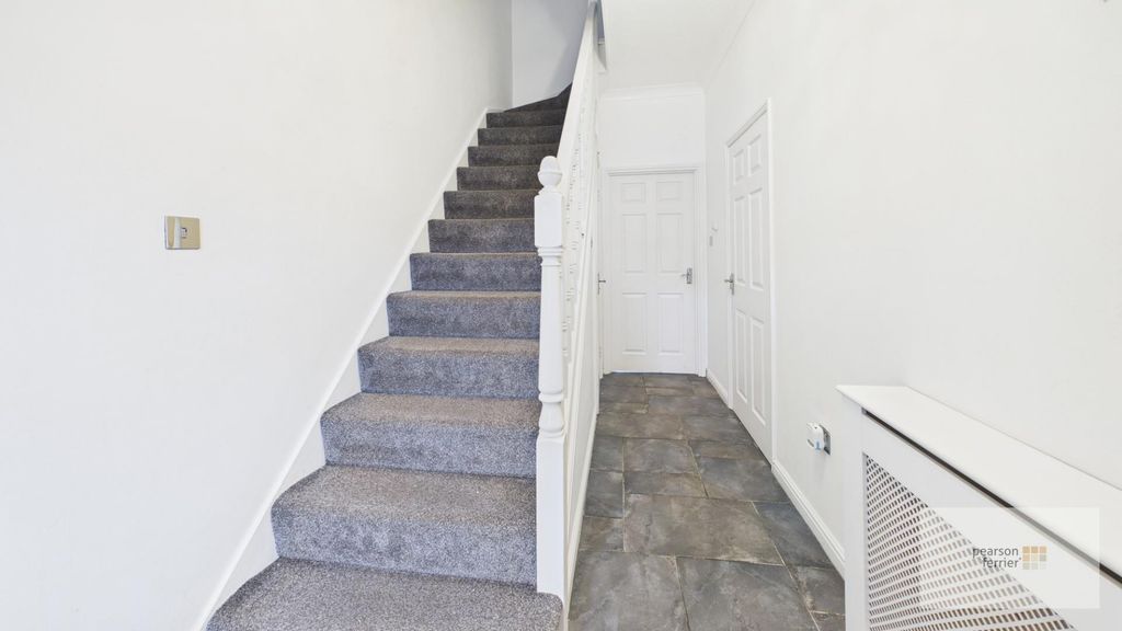 Property photo 2 of 20 Entrance