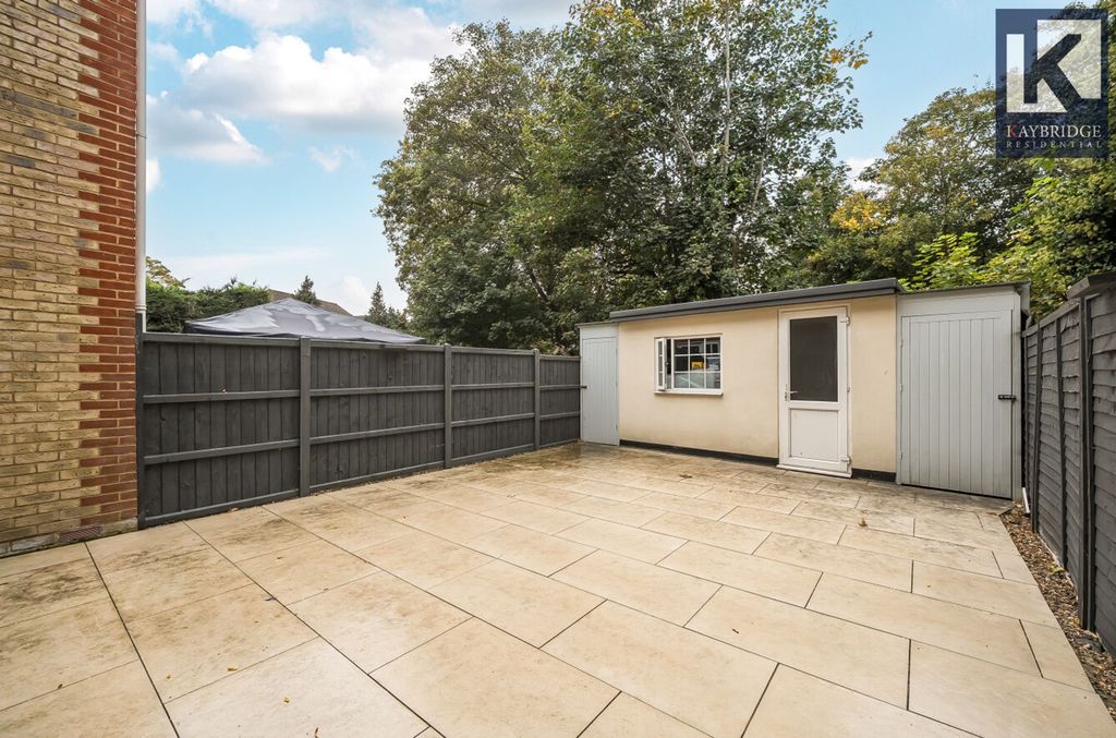 Property photo 2 of 23 Grange Vale, Sutton - Sm2 6Ah