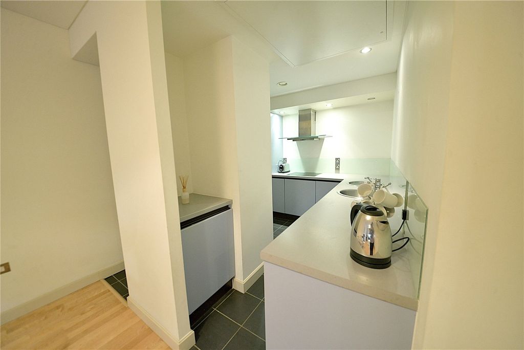Property photo 3 of 6 Kitchen