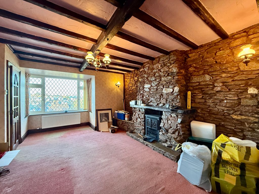 Property photo 3 of 36 Lounge