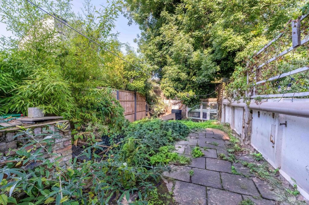Property photo 2 of 16 Garden