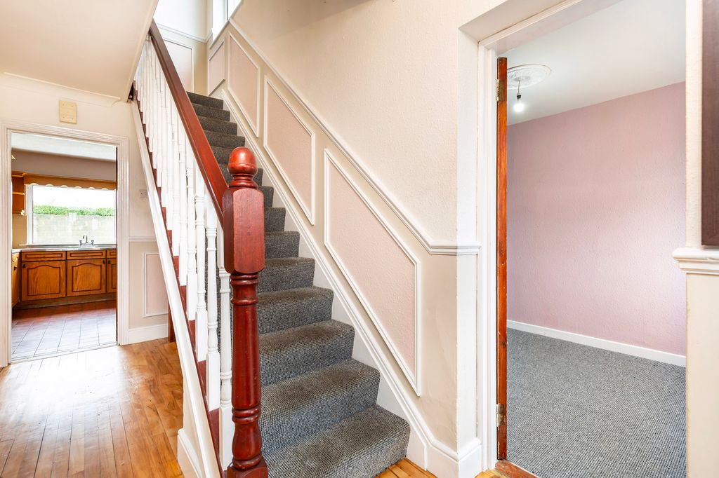 Property photo 3 of 32