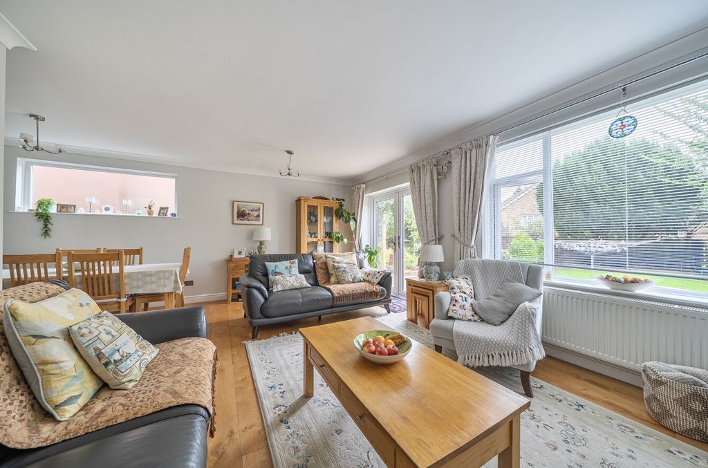 Property photo 2 of 12 1365404-10-68E916...