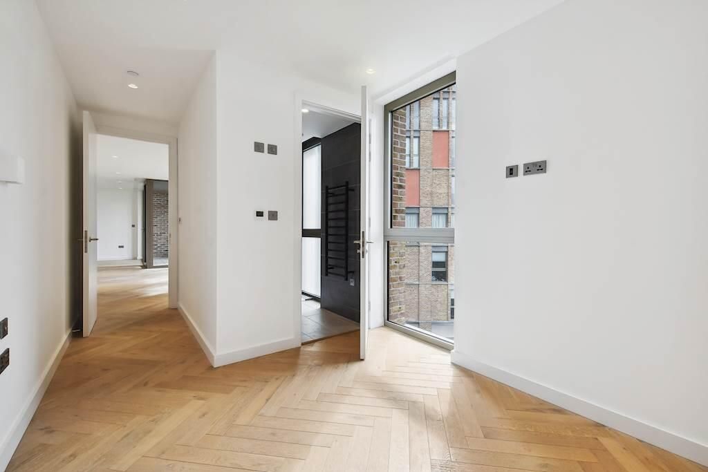 Property photo 3 of 11 Bedroom