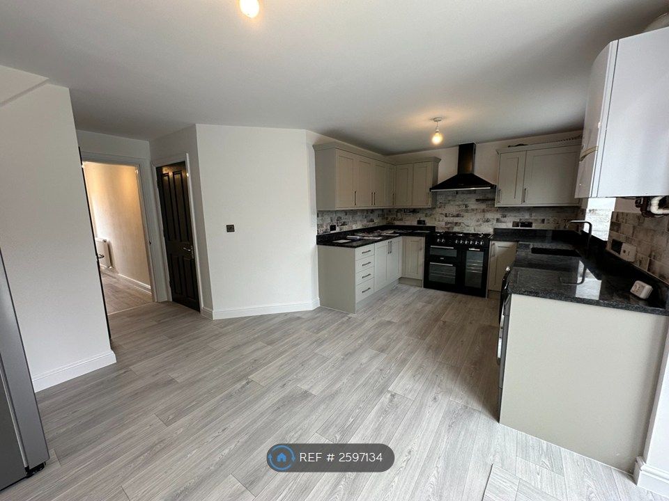 Property photo 2 of 35