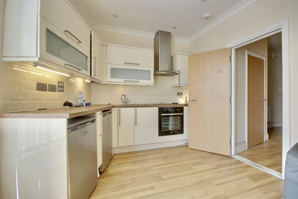 Property photo 1 of 6 E84247E0-70Ae-4B83-90F0-086Ebb3E0126_1_201_A.Jpeg